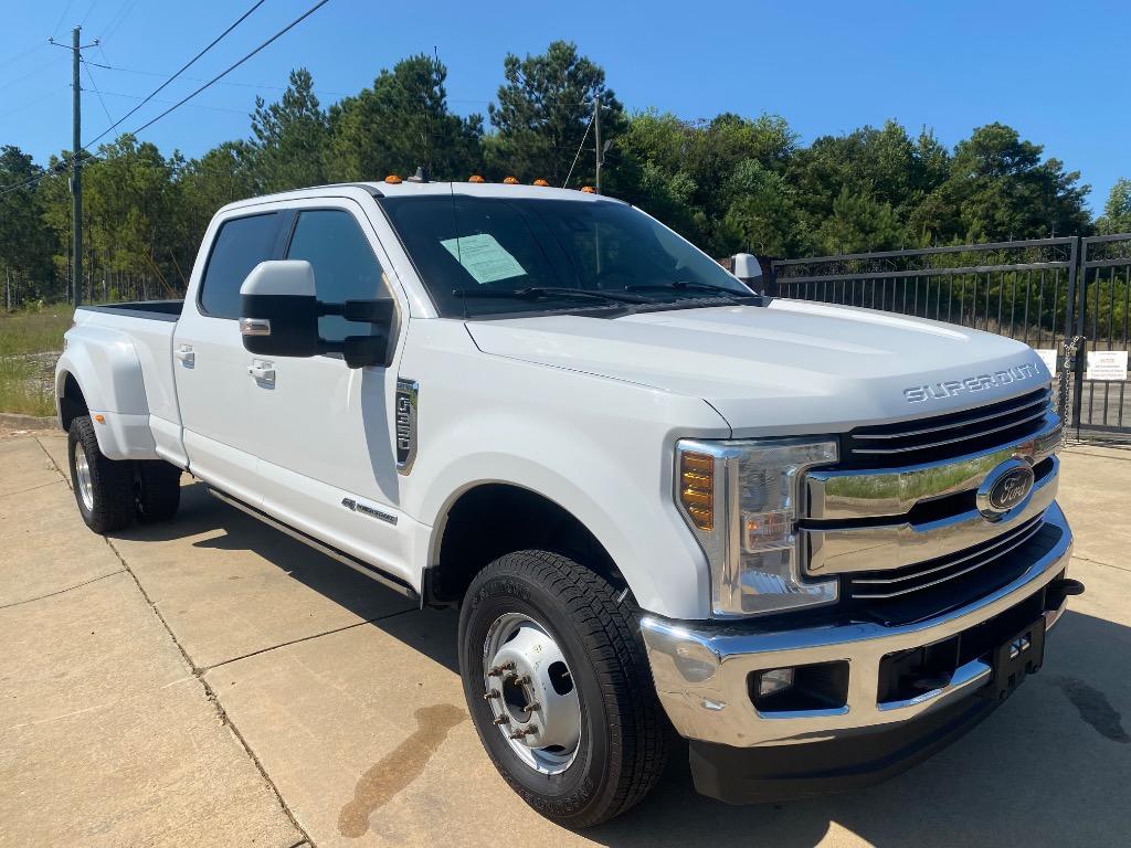 2019 Ford F-350 Super Duty Lariat's photo