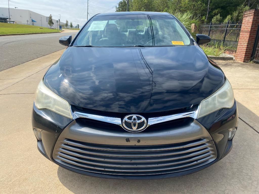 2016 Toyota Camry LE's photo