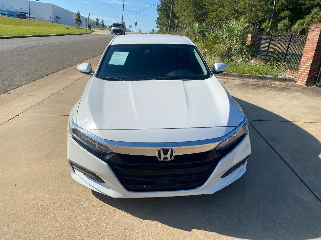 2018 Honda Accord LX's photo